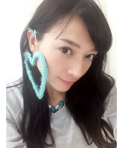 【HAPIRU】【ハンドメイド】　メガハート　イヤーフック 【ミント】