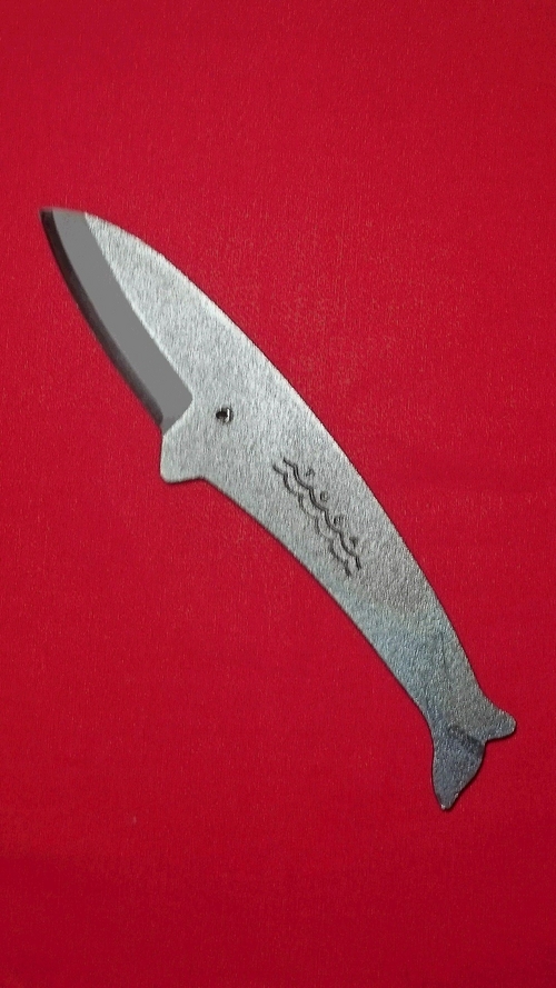 【送料無料】くじらナイフ　ナガスクジラ【専用ケース付き】よく切れる！本格手打ちナイフ　実用性が高く、１番人気です。